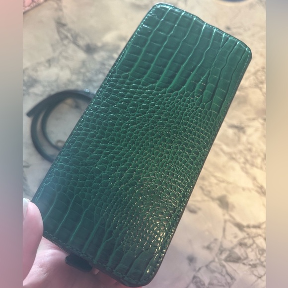 Guess Shilah Mini Dome Bag 💚 - Picture 4 of 7